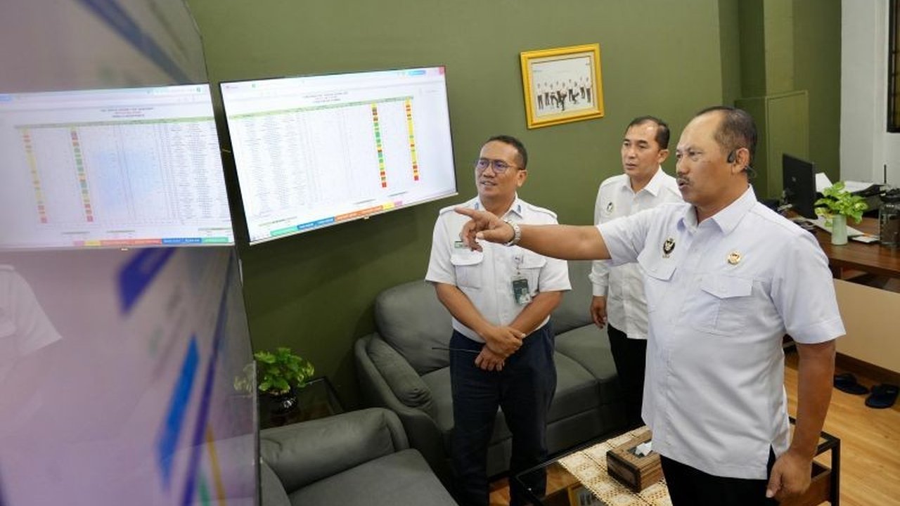 Kemenko Polkam memastikan arus balik Lebaran 2025 pada H+5 berjalan aman dan lancar berkat kinerja profesional petugas di lapangan yang membantu kelancaran lalu lintas.