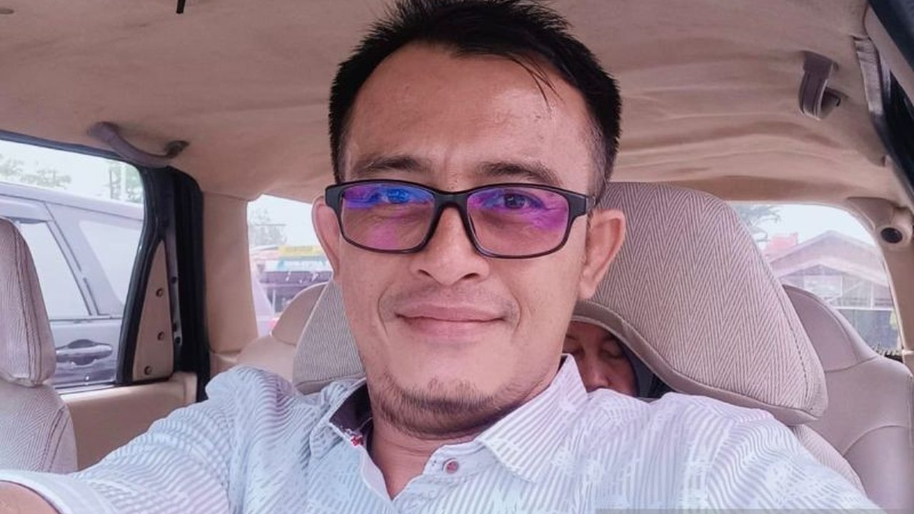 Praktisi hukum mendesak polisi mengusut tuntas kasus teror pembakaran mobil milik Ketua YLBH-KI Aceh Barat, TM Kurniawan, yang terjadi pada Jumat dini hari di Meulaboh.