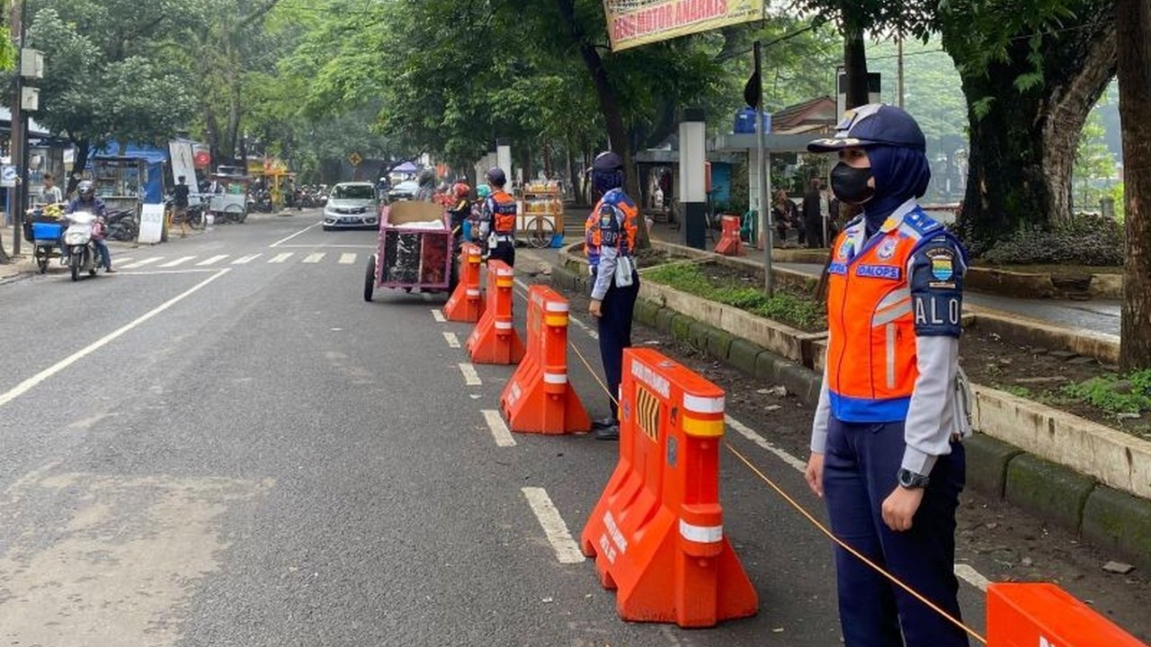 Dishub Sulsel kerahkan 230 personel di 19 titik rawan macet untuk mengantisipasi lonjakan arus balik Lebaran 2025 di Sulawesi Selatan, yang diperkirakan mencapai 5,1 juta orang.