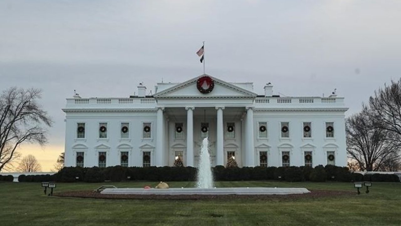 Lebih dari 50 negara telah menghubungi Gedung Putih untuk bernegosiasi terkait kebijakan tarif impor baru Amerika Serikat yang dianggap merugikan banyak negara.