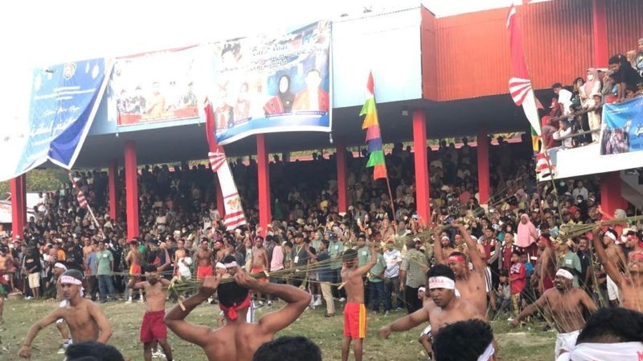 Polri dan TNI bersinergi mengamankan tradisi tahunan pukul manyapu di Negeri Mamala dan Morela, Maluku, dengan mengerahkan ratusan personel gabungan untuk menjaga keamanan dan ketertiban.