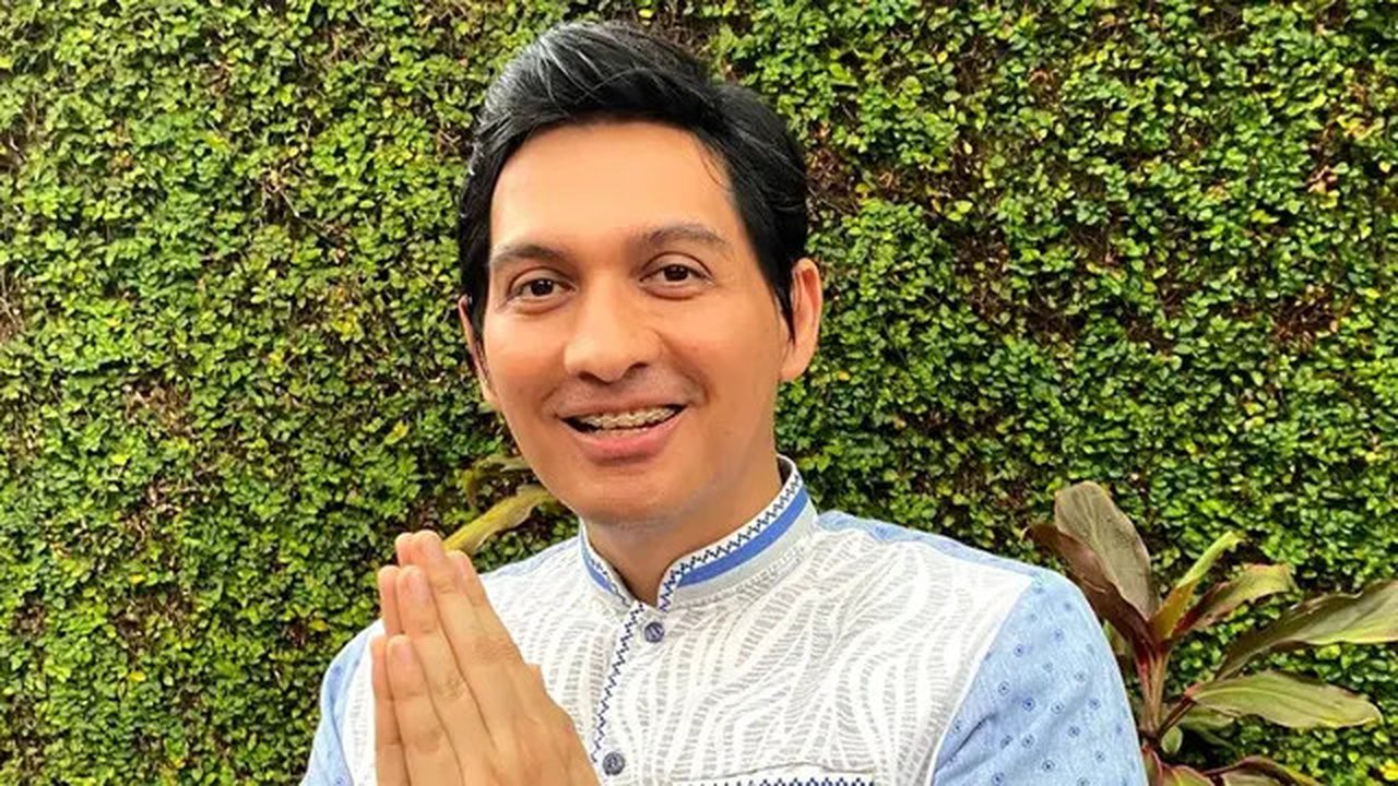 Usai diperiksa polisi, Lucky Hakim mengaku menerima hadiah dari petinggi Pondok Pesantren Al Zaytun Jawa Barat, Panji Gumilang, berupa jas dan peci. (Foto: Dok. Instagram @luckyhakimoffici