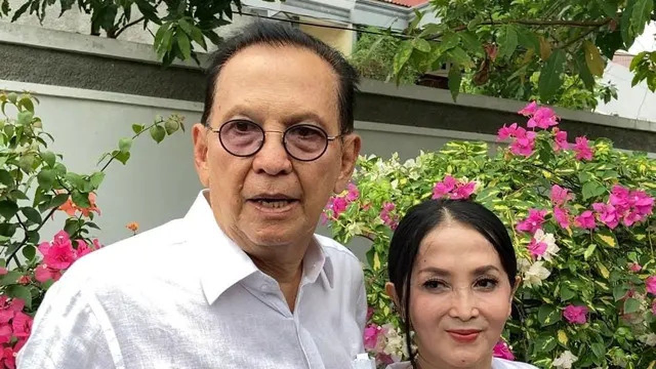 Roy Marten dan Anna Maria di kawasan Jatiwaringin pada Jumat (28/3/2025). (Via M. Altaf Jauhar)