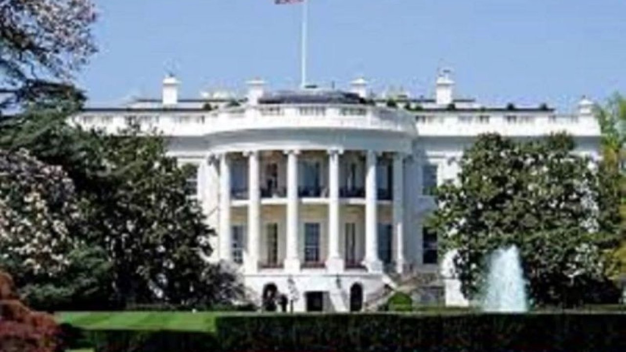 Kebijakan-kebijakan Donald Trump, yang dirangkum sebagai 'Trumpisme', telah memicu transformasi besar lanskap global, menandai berakhirnya era globalisasi dan mendorong perpecahan internasional.