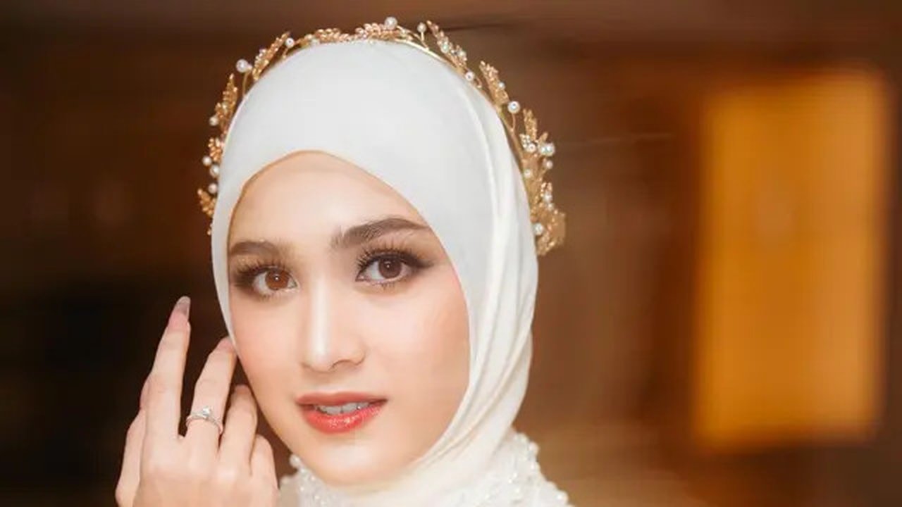 Cut Syifa sempat menargetkan diri menikah di usia 21 tahun. Hingga usianya 26 tahun, cita-cita ini belum tercapai. Bahkan pacar saja belum punya. (Foto: Dok. Instagram @cutsyifaa)
