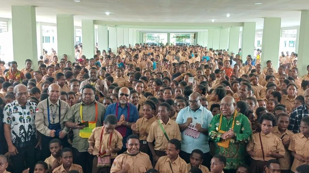 YPMAK dan Pemprov Papua Tengah berkolaborasi sinkronisasi data penerima beasiswa untuk memastikan pemerataan akses pendidikan bagi anak-anak Papua, mencegah duplikasi bantuan, dan meningkatkan kualitas SDM.