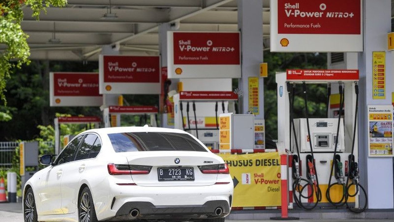 Setelah periode Lebaran 2025, harga BBM di SPBU Pertamina, Shell, dan BP tetap stabil, sementara Vivo menurunkan harga Revvo 90 sebesar Rp100 per liter.