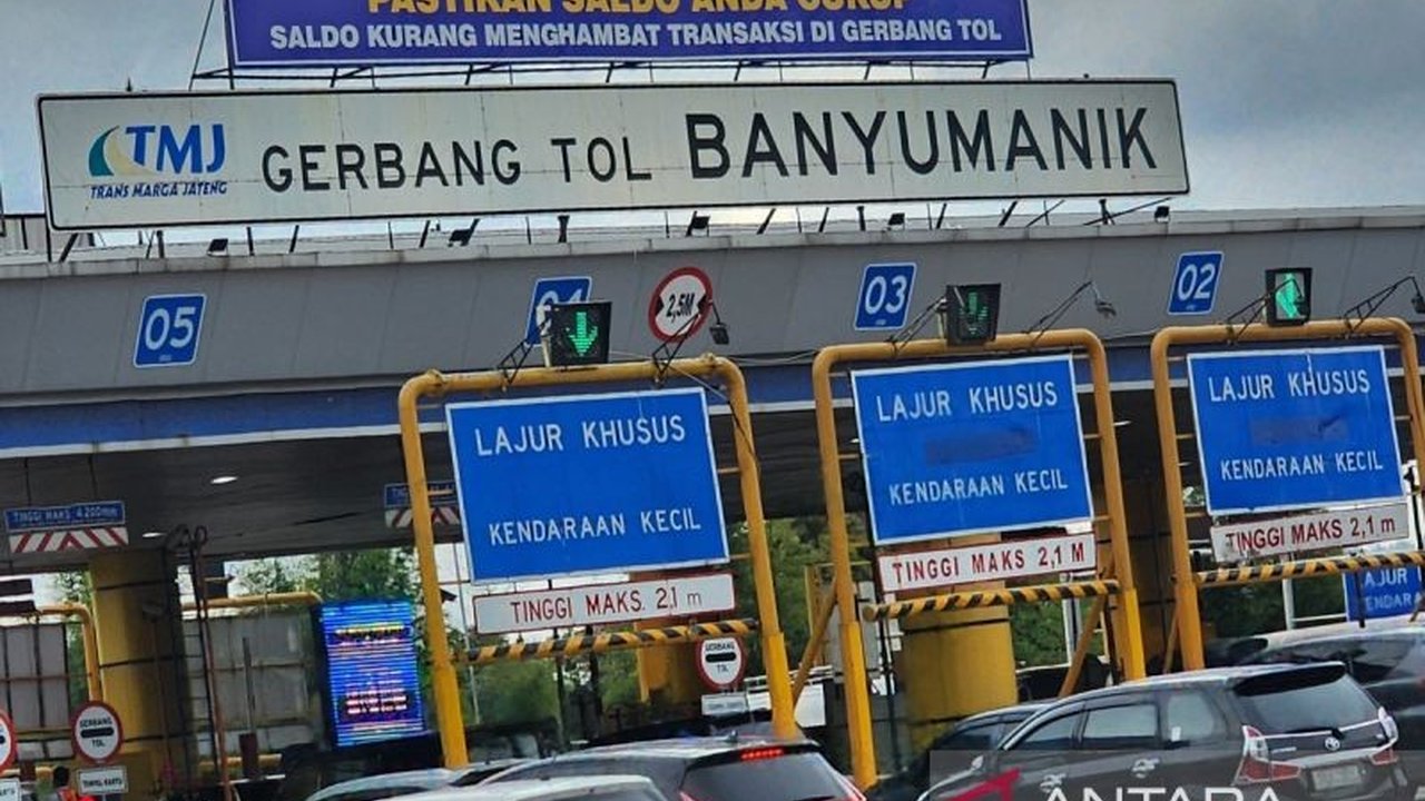 Polda Jawa Tengah menyiapkan rekayasa lalu lintas 'One Way' lokal di Tol Semarang-Solo untuk mengantisipasi lonjakan kendaraan saat arus balik Lebaran 2025, dengan rencana 'One Way' nasional dimulai 6 April 2025.