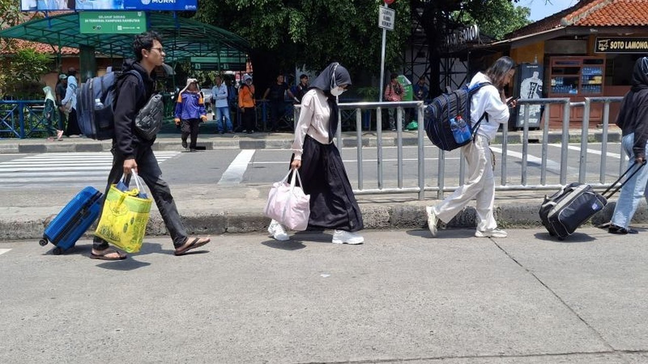 Dinas Perhubungan DKI Jakarta mencatat puncak arus balik Lebaran 2025 terjadi pada H+4, lebih cepat dan dengan volume penumpang lebih rendah dibandingkan tahun lalu, berkat kebijakan work from anywhere.