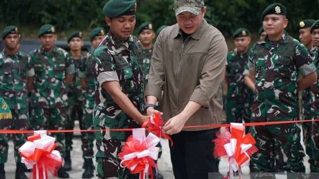 Sekretaris Kabinet Letkol Inf. Teddy Indra Wijaya meresmikan lapangan tembak Yonif 328 di Jawa Barat sebagai bentuk dukungan TNI dalam meningkatkan kemampuan tempur prajurit.