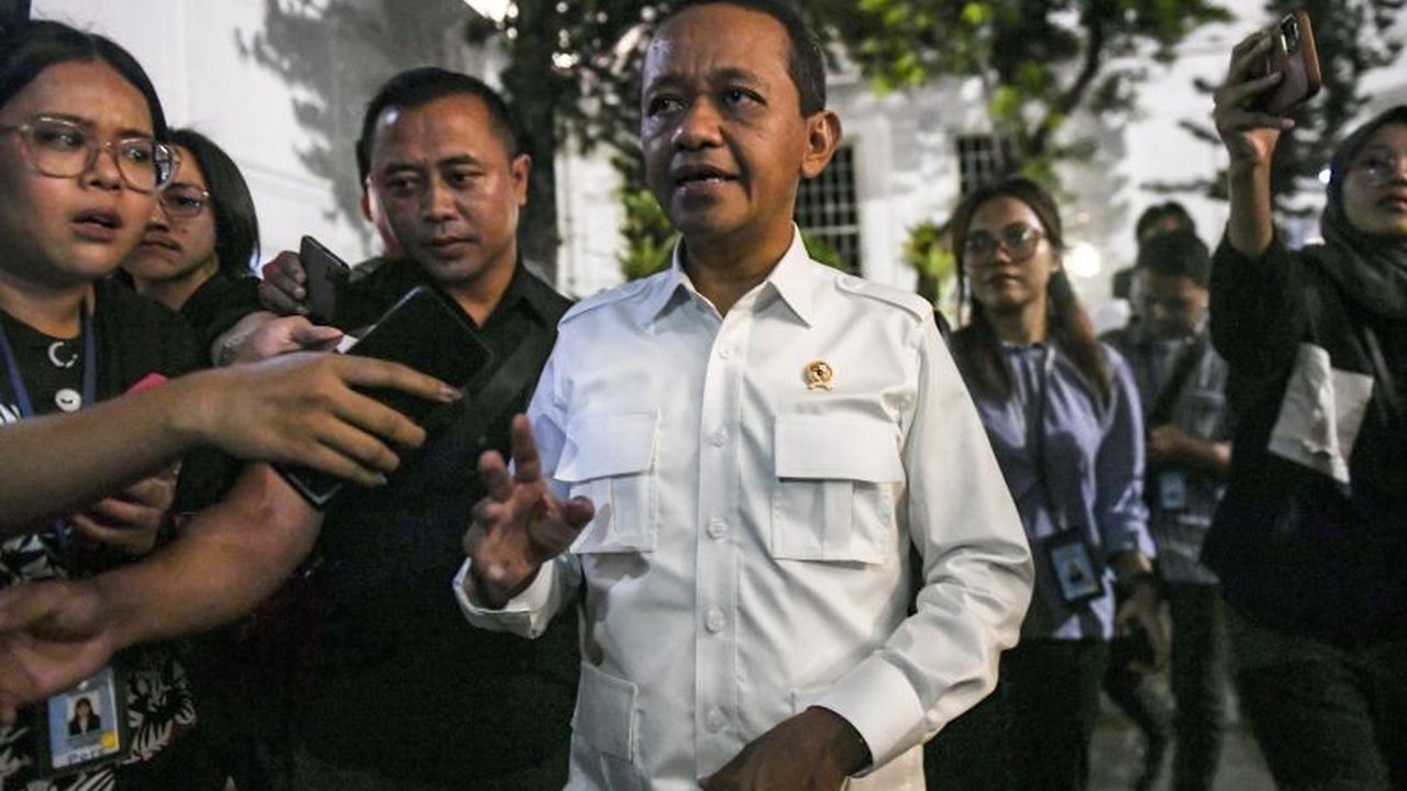 Menteri ESDM Bahlil Lahadalia perintahkan PLN bangun PLTP 40 MW di Maluku untuk mengurangi ketergantungan energi fosil dan mendukung transisi energi bersih.