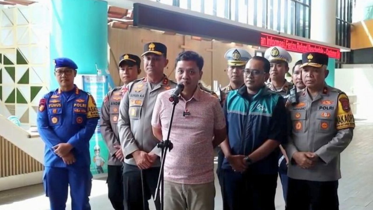Ketua Komisi III DPR, Habiburokhman, menyebut mudik 2025 sebagai yang paling lancar sejak tahun 2000, berkat sinergi berbagai pihak dan peningkatan kualitas layanan.