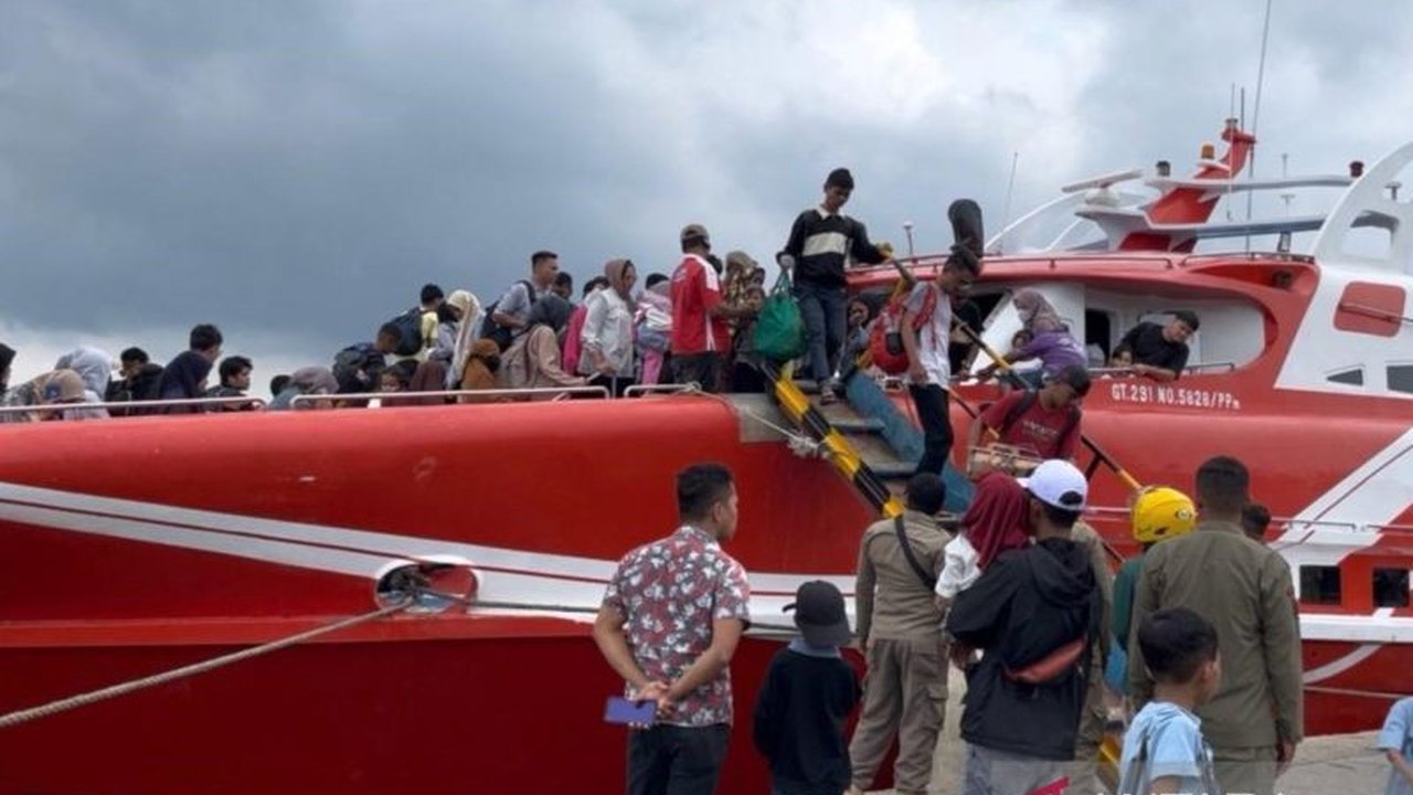 KSOP Kendari mencatat 5.141 penumpang arus balik Lebaran telah kembali melalui empat pelabuhan, dengan puncak arus balik diperkirakan terjadi pada 7-8 April 2025 mendatang.