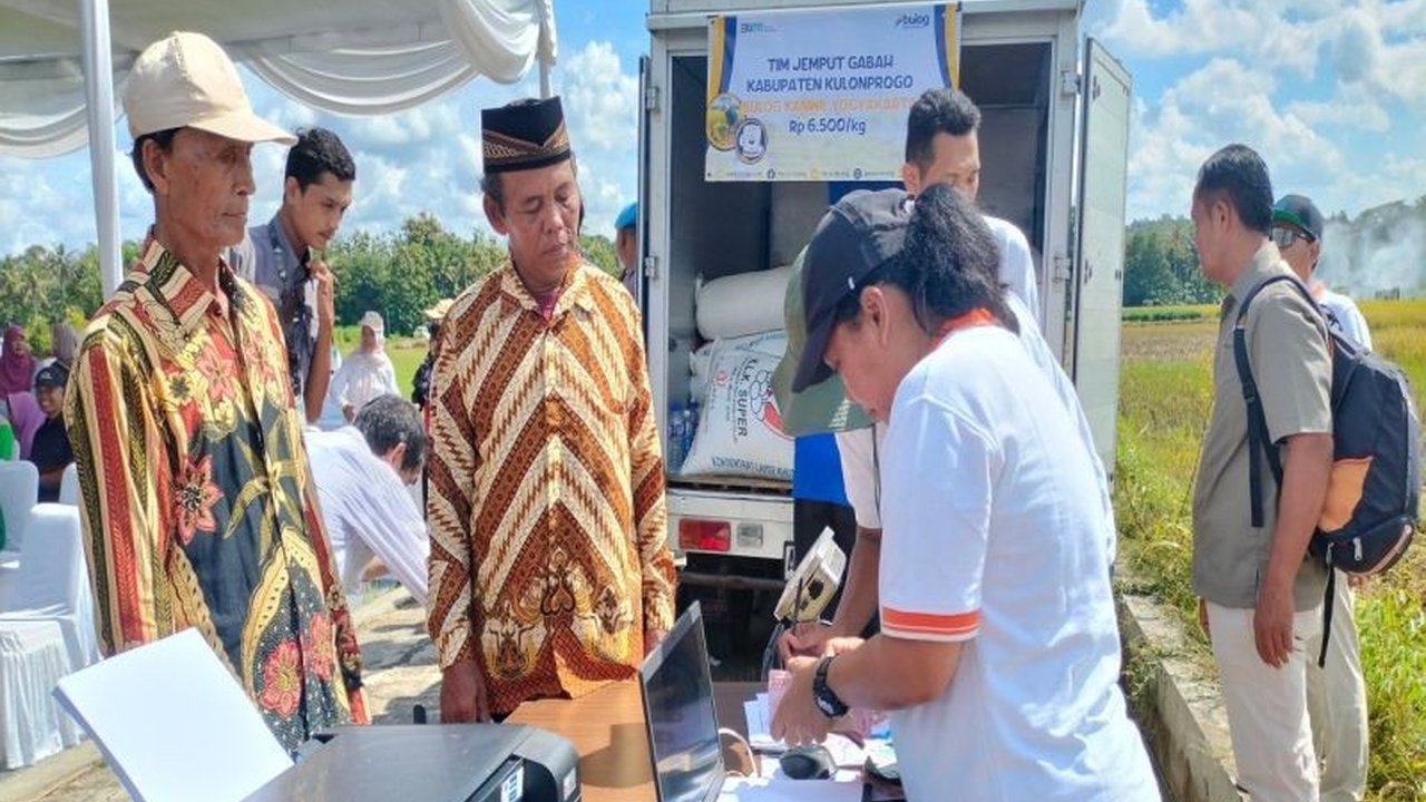 Penyerapan gabah petani Kulon Progo oleh Bulog DIY melampaui target, mencapai 2.400 ton dan menunjukkan komitmen pemerintah dalam menjamin kesejahteraan petani serta swasembada pangan.
