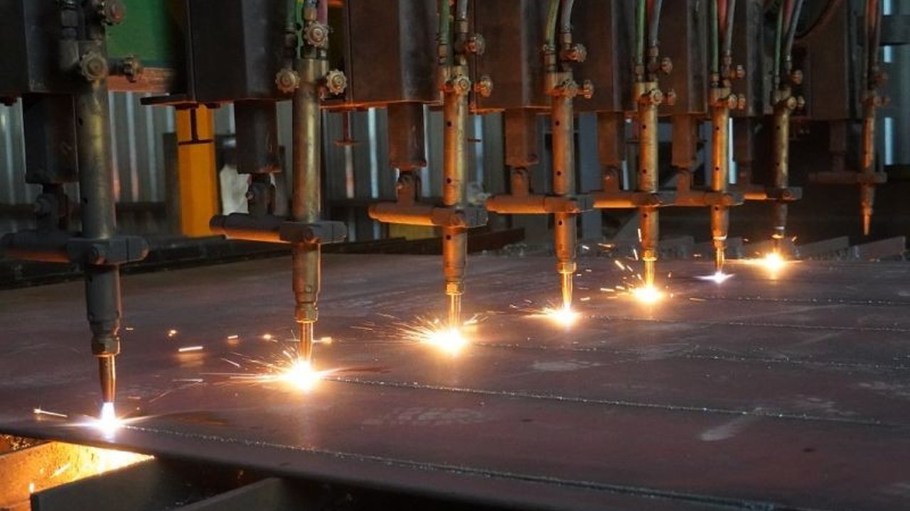 PT Gunung Raja Paksi Tbk (GRP) bermitra dengan Coupa Software untuk mempercepat pengadaan berkelanjutan dan dekarbonisasi rantai pasok, mendukung target net zero perusahaan.