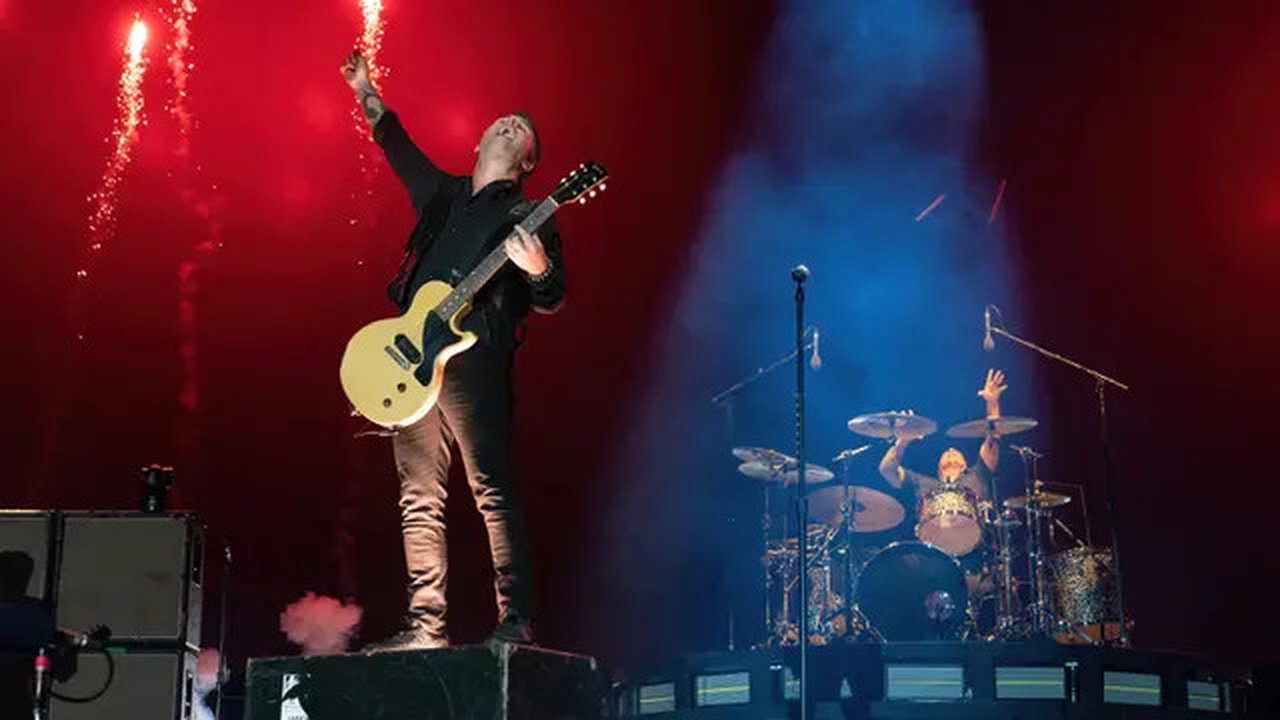 Vokalis sekaligus gitaris band rock Amerika Serikat Green Day, Billie Joe Armstrong tampil pada akhir pekan Formula 1 Grand Prix Amerika Serikat 2022 atau F1 GP Amerika Serikat 2022 di Sirkui