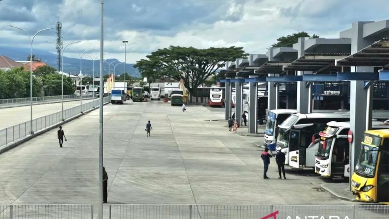 Terminal Arjosari, Malang, mengalami lonjakan penumpang hingga 19 persen pada puncak arus balik Lebaran 2025, mencapai 7.005 penumpang yang diberangkatkan dengan 374 bus.