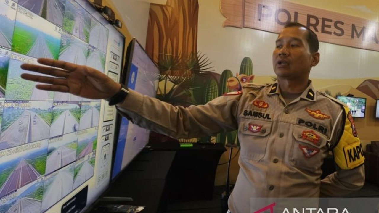 Volume kendaraan di Tol Singosari terpantau landai pada akhir cuti bersama Lebaran 2025, dengan angka kendaraan masuk dan keluar tidak mencapai 1.600 unit per jam.