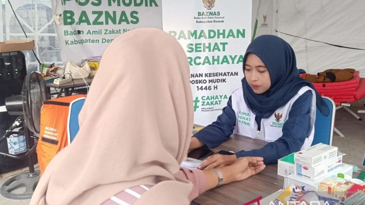 Baznas RI operasikan 40 pos siaga mudik di 10 provinsi selama arus balik Lebaran 2025, menyediakan layanan gratis bagi pemudik seperti istirahat, makanan, dan layanan medis.