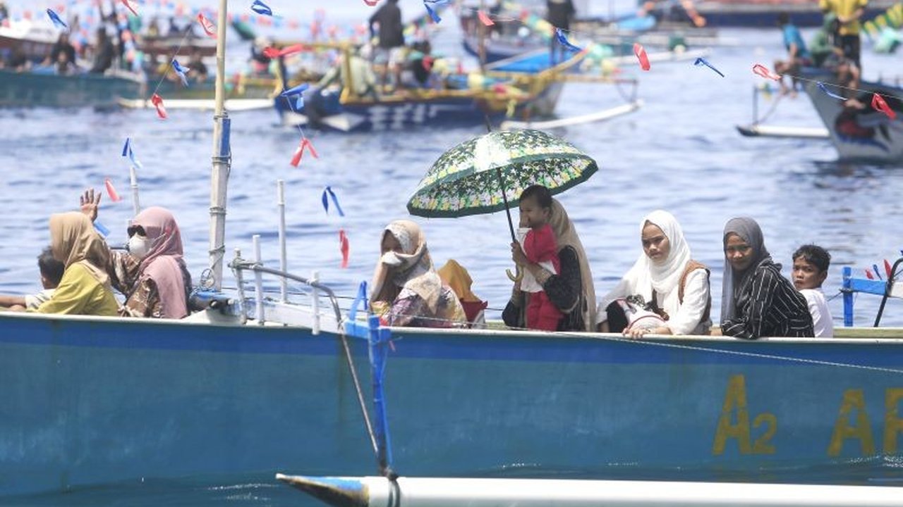 Polresta Gorontalo Kota mengerahkan 131 personel gabungan untuk mengamankan Gebyar Ketupat Bahari di Kelurahan Ololalo, Kota Gorontalo, yang dihadiri Wali Kota dan masyarakat.