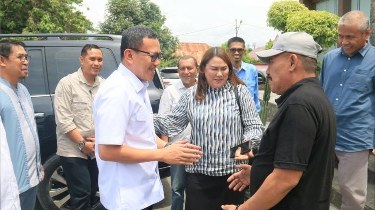 Pemkab Donggala berkolaborasi dengan Kementerian P2MI untuk melindungi dan meningkatkan keterampilan pekerja migran Indonesia (PMI) asal Donggala, dengan target 2000 PMI tersertifikasi.