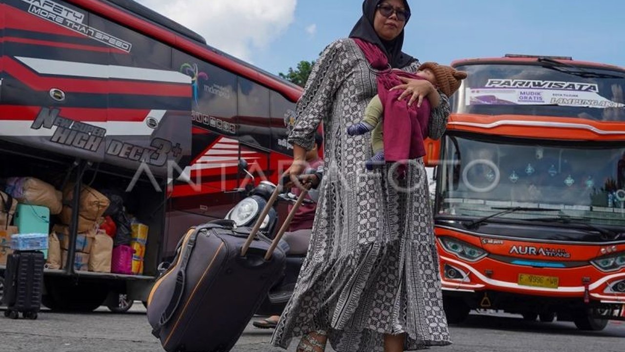 Tingginya biaya hidup dan kepadatan penduduk mendorong warga Jakarta untuk pindah ke luar kota, ungkap pengamat tata kota, sebuah tren yang perlu mendapat perhatian serius.