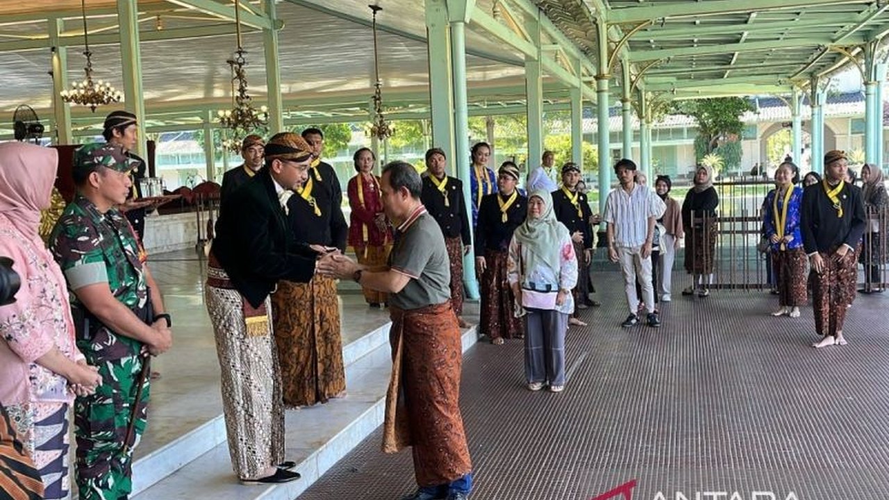 Untuk pertama kalinya, Pura Mangkunegaran di Solo membuka acara Syawalan bagi masyarakat umum, mendekatkan tradisi leluhur dengan warga dan memperkuat silaturahmi.