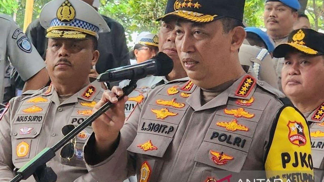 Kapolri Jenderal Listyo Sigit Prabowo meminta pemudik untuk sementara keluar ke jalan arteri jika rest area penuh selama arus balik Lebaran 2025, guna menghindari kemacetan dan memastikan keamanan.