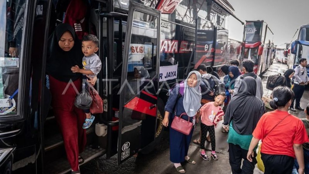 Penurunan jumlah pendatang ke Jakarta pada 2025 menjadi peluang emas untuk menata ulang administrasi kependudukan dan penyaluran bantuan sosial yang lebih tepat sasaran.