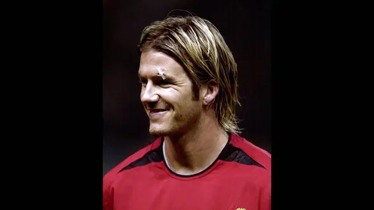 Puncaknya terjadi di laga FA Cup melawan Arsenal pada 2003. Pada saat itu MU kalah dan Fergie marah besar kepada Beckham yang tampil buruk saat itu dan menendang sebuah sepatu yang mengenai d