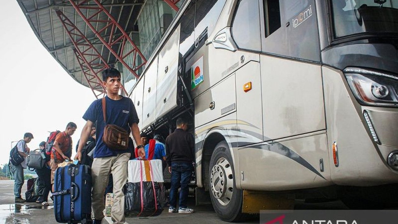 Jumlah bus yang keluar masuk Terminal Pulo Gebang menurun pada H+7 Lebaran, meskipun jumlah penumpang yang tiba meningkat dibandingkan tahun lalu.