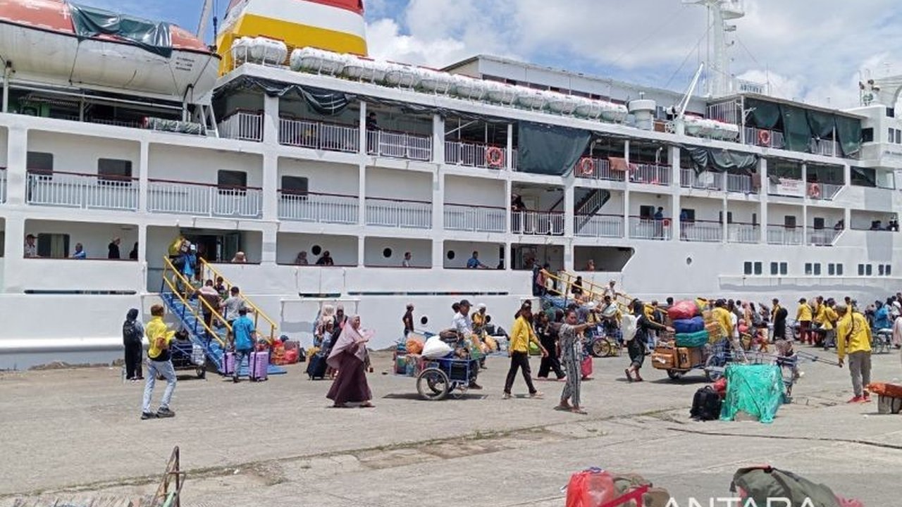 KSOP Samarinda mencatat kedatangan 1.776 penumpang kapal KM Adhitya pada arus balik Lebaran H+6,  total penumpang dari Parepare mencapai 4.489 orang.