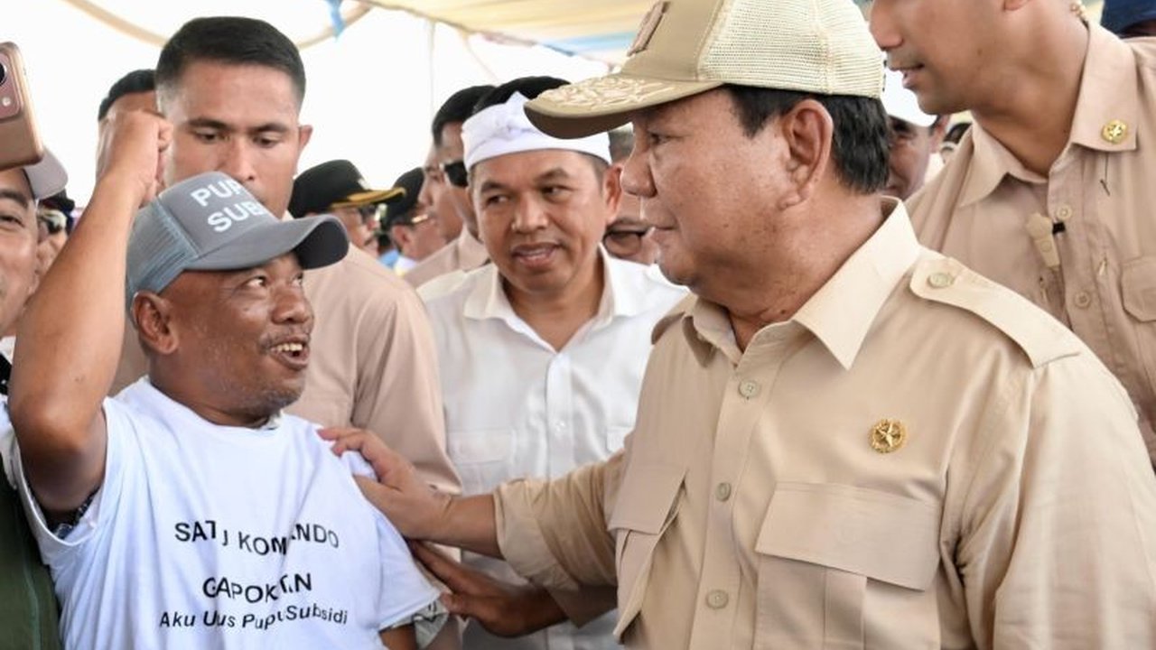 Presiden Prabowo Subianto berencana melengkapi 80 ribu Koperasi Desa Merah Putih dengan truk dan apotek untuk meningkatkan kesejahteraan petani dan nelayan.