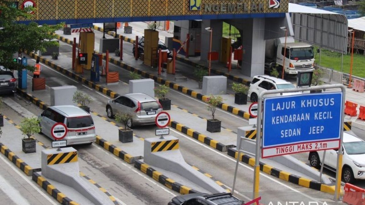 Jasa Marga mencatat peningkatan signifikan lalu lintas di Tol Solo-Ngawi selama periode Lebaran 2025, mencapai lebih dari 100.000 kendaraan di Gerbang Tol Ngemplak.