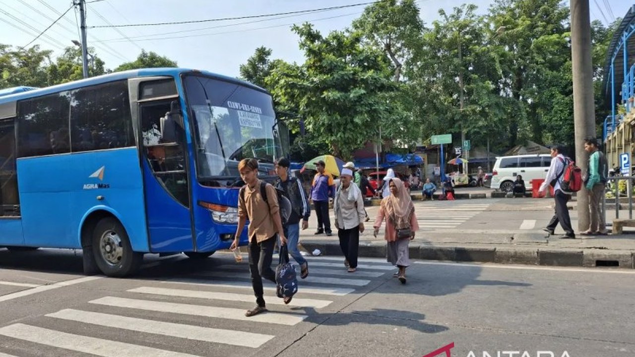 Disdukcapil DKI Jakarta mengimbau pendatang baru untuk memiliki kepastian tempat kerja dan jaminan tempat tinggal sebelum menetap, guna mendukung pembangunan kota.
