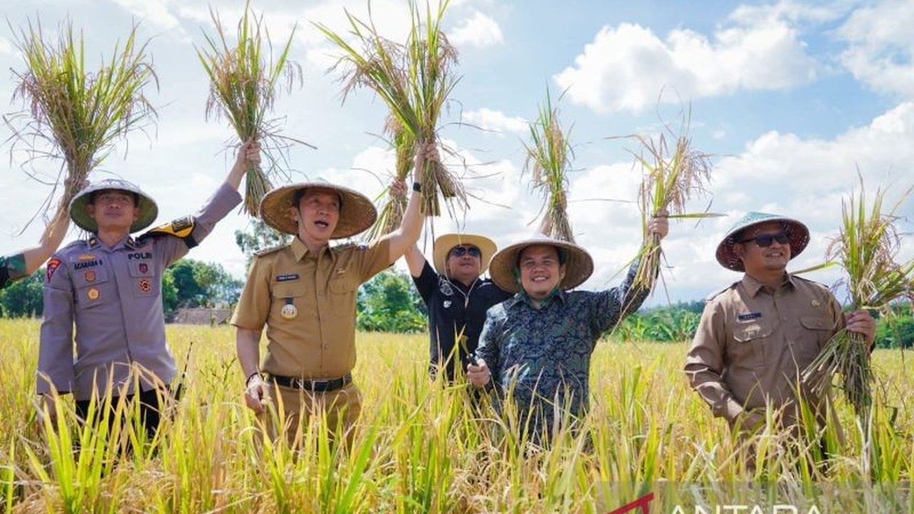 Ketua DPRD Kota Bogor, Adityawarman Adil, menekankan pentingnya komitmen bersama untuk mencapai ketahanan pangan di Indonesia, dimulai dari Kota Bogor dengan dukungan kebijakan berpihak pada petani.