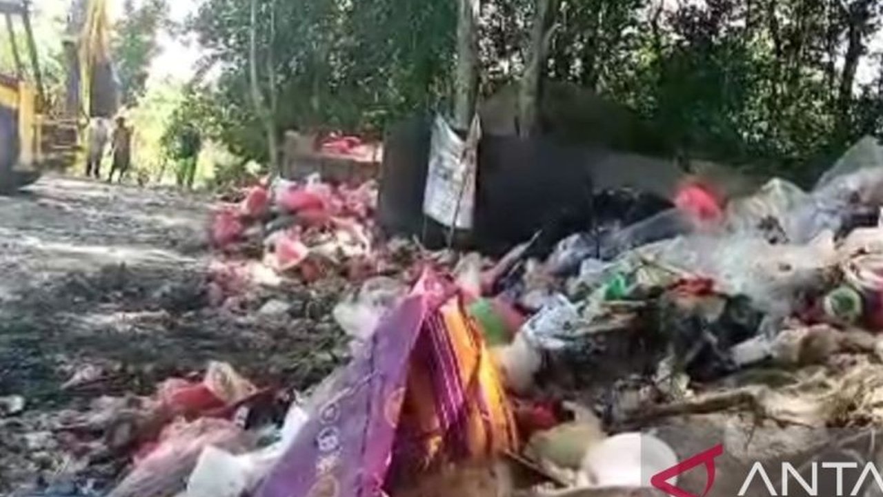 Dinas Lingkungan Hidup (DLH) Kabupaten Bangka tengah menyusun skema penanganan sampah baru karena pengurangan tenaga honorer dan masih rendahnya kesadaran masyarakat dalam membuang sampah.