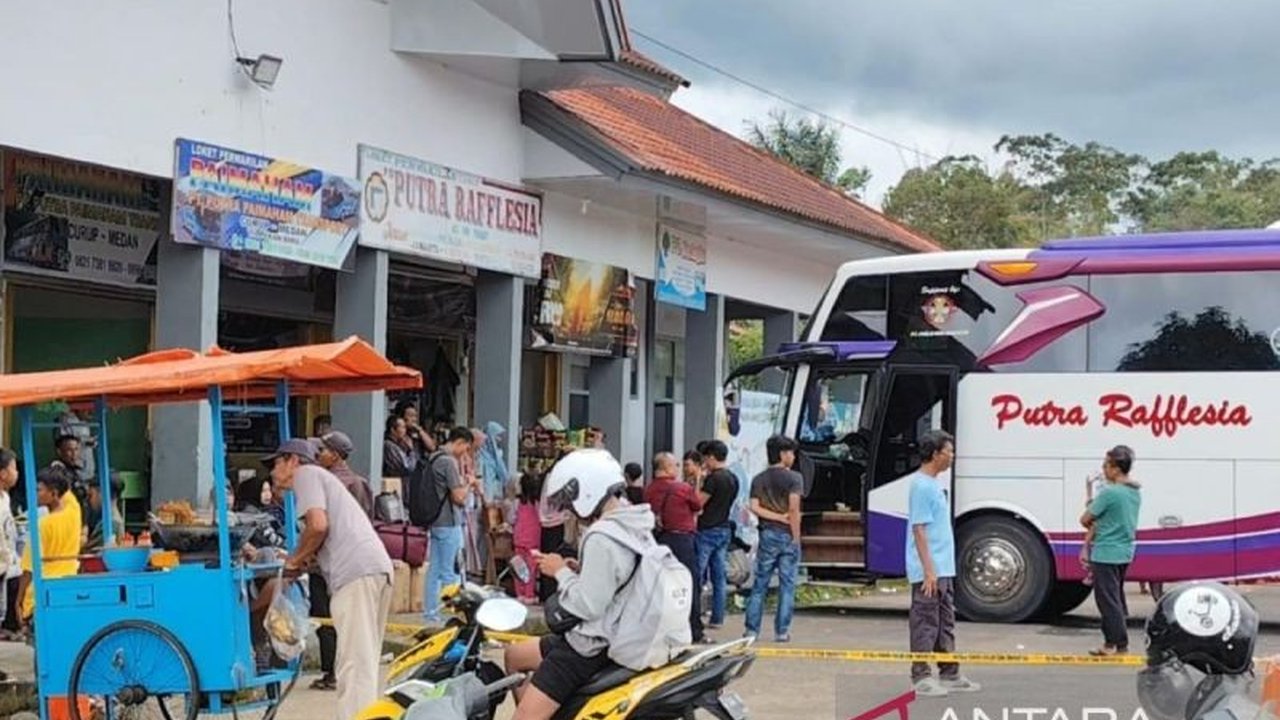 Arus balik Lebaran Idul Fitri 1446 H di Terminal Simpang Nangka, Rejang Lebong, Bengkulu, mengalami penurunan dengan jumlah penumpang mencapai 2.346 orang.