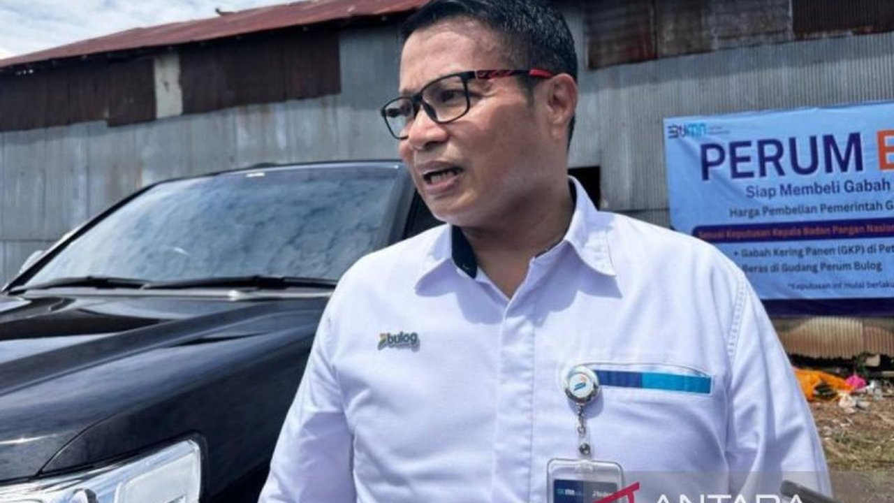 Perum Bulog Kalsel berhasil menyerap 7.200 ton gabah petani hingga 7 April 2025, melampaui target awal dan menjamin ketersediaan beras di pasaran.