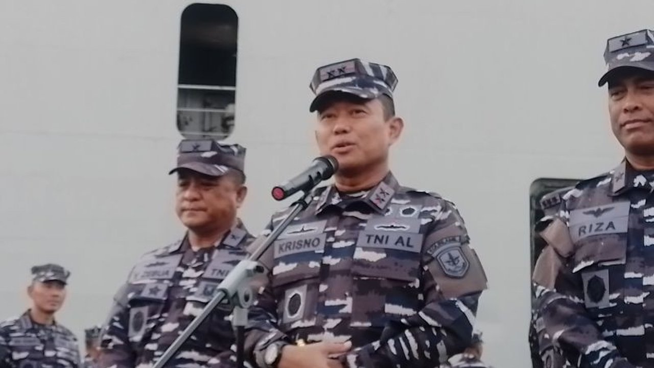 Pangkolinlamil Laksda TNI Hudiarto Krisno Utomo menyambut 1.495 peserta mudik gratis TNI AL yang kembali ke Jakarta setelah Lebaran 2025, beserta 370 sepeda motor.