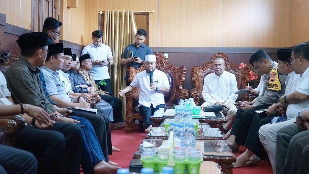 Gubernur Bengkulu, Helmi Hasan, berkolaborasi dengan Willie Salim dalam acara masak akbar untuk mempromosikan kuliner dan budaya Bengkulu kepada khalayak nasional dan internasional.