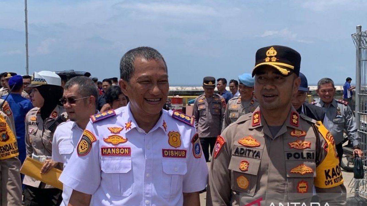 Sebanyak 282 personel gabungan mengamankan arus balik Lebaran di Pelabuhan Tanjungkalian, Bangka Belitung, yang meningkat signifikan karena bertepatan dengan perayaan Ceng Beng.