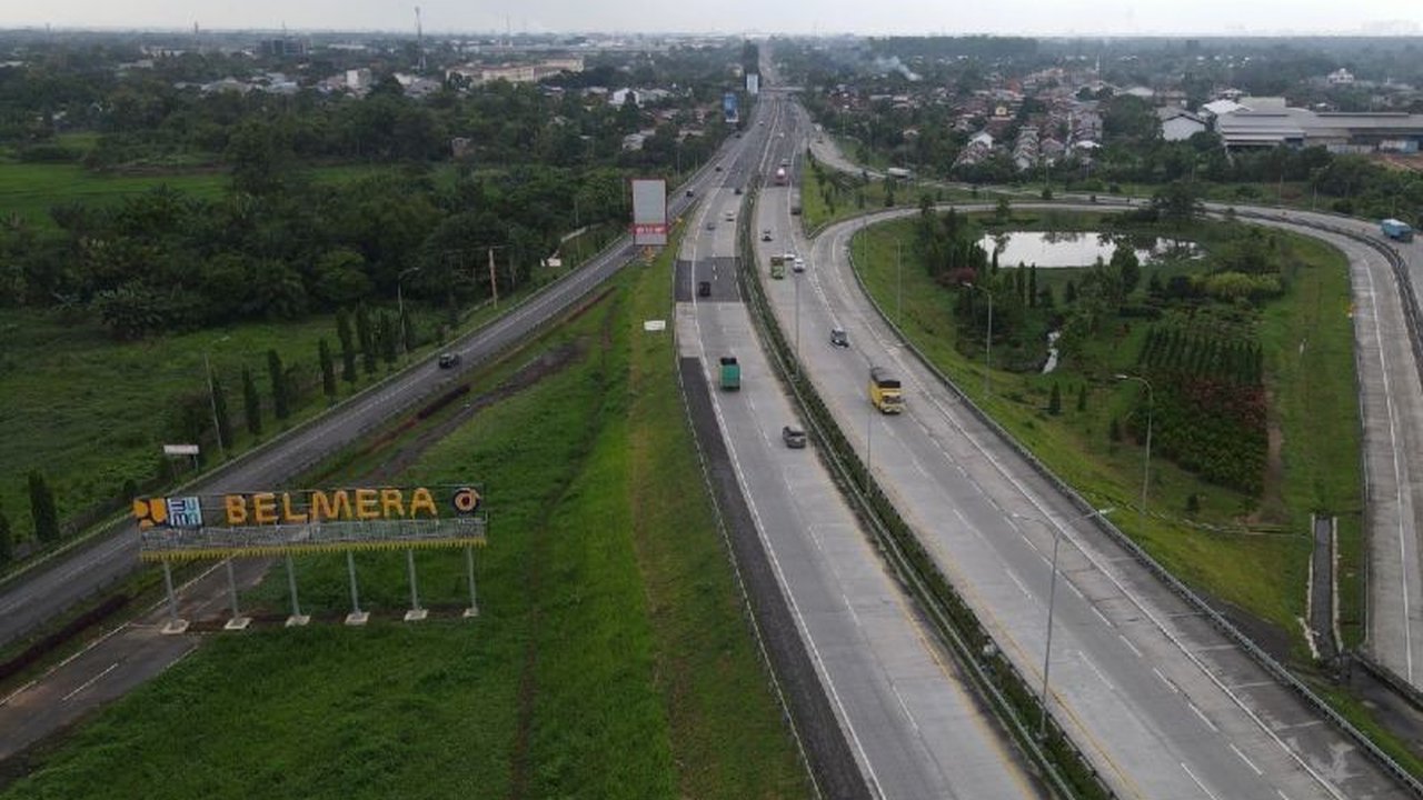 Lonjakan signifikan arus balik Lebaran 2025 di Tol Belmera Medan mencapai 22.678 kendaraan, meningkat 36,90 persen dari kondisi normal, menurut PT Jasa Marga.