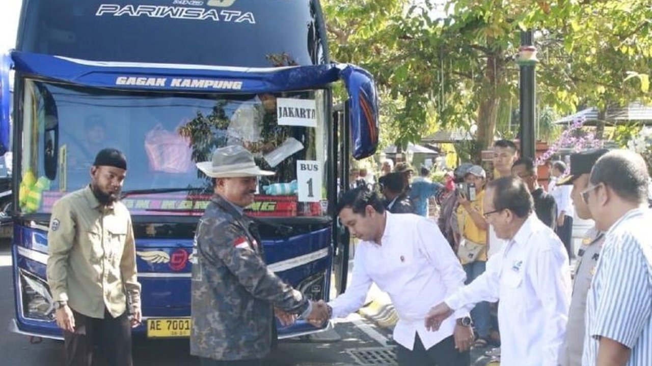 Wali Kota Madiun melepas 5 bus program mudik gratis Lebaran 2025,  memberikan fasilitas transportasi aman dan nyaman bagi ratusan perantau Kota Madiun untuk pulang kampung.