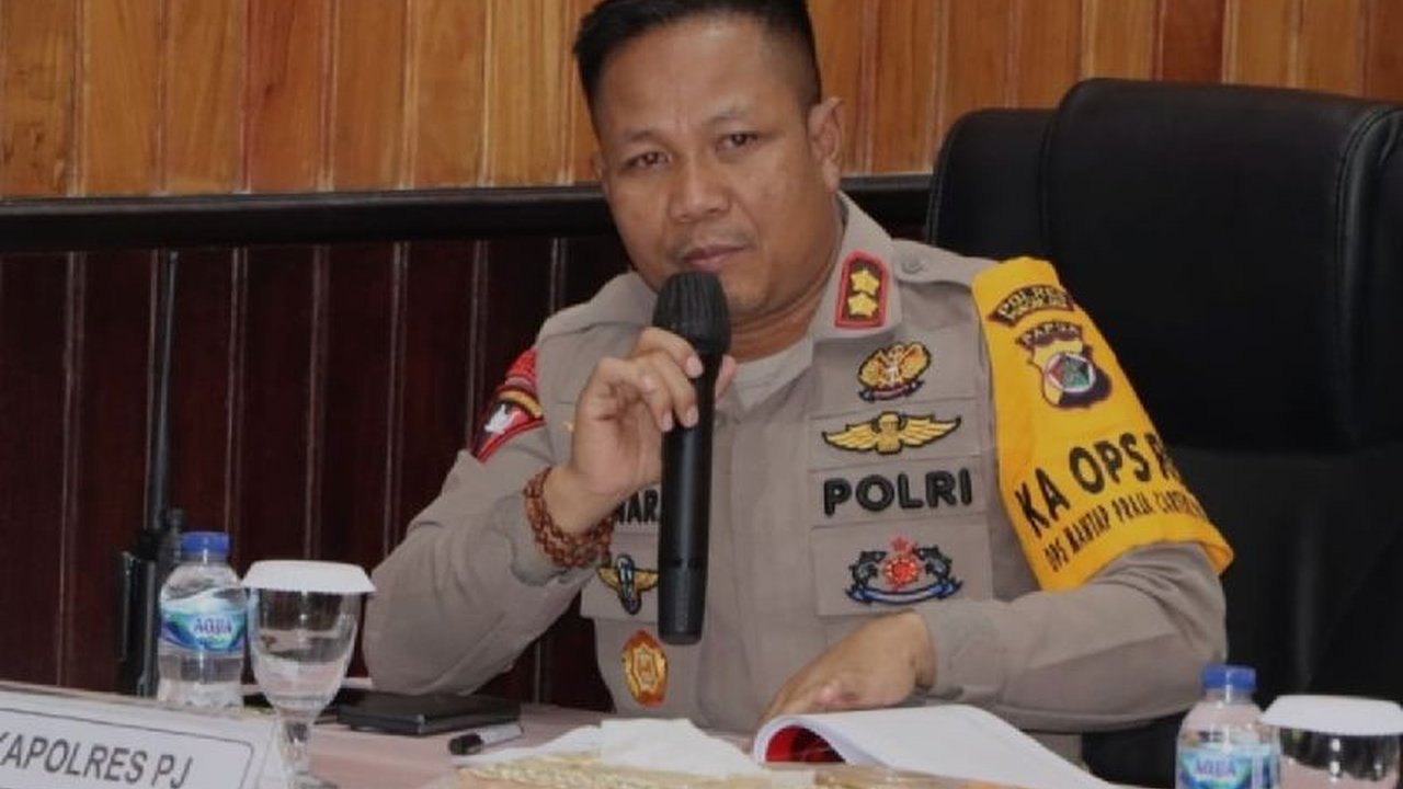 Kelompok Kriminal Bersenjata (KKB) di Papua Tengah menembak mantan Kapolsek Mulia, Iptu (Purn) Djamal Renhoat, hingga tewas di Kampung Wuyukwi pada Senin malam, 7 April 2024.