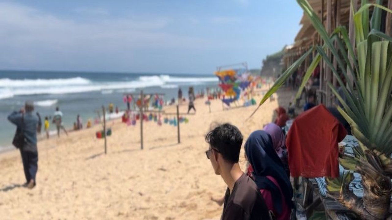 Jumlah wisatawan di Gunungkidul selama libur Lebaran 2025 turun 32 persen dibandingkan tahun lalu, hanya mencapai 143.992 orang dengan pendapatan daerah Rp1,51 miliar.