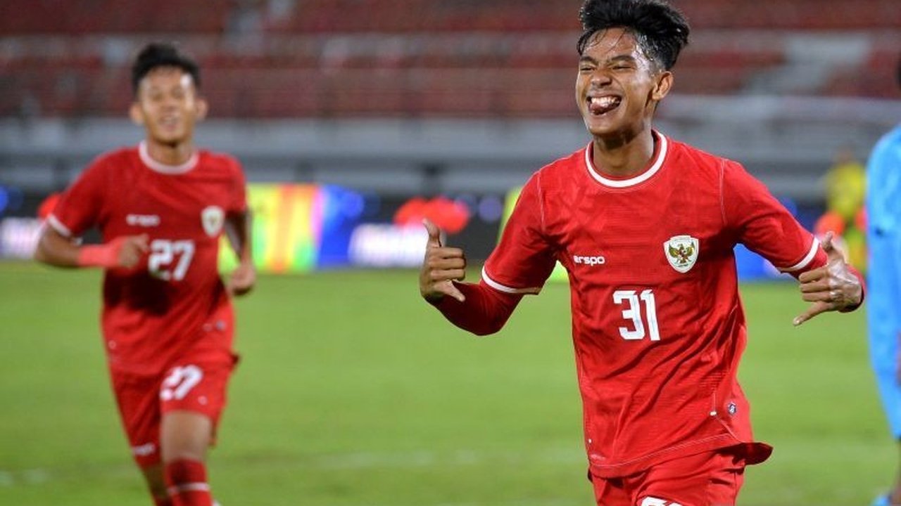 Timnas U-17 Indonesia memastikan tempat di Piala Dunia U-17 2025 setelah kemenangan telak 4-1 atas Yaman di Piala Asia U-17 2025.