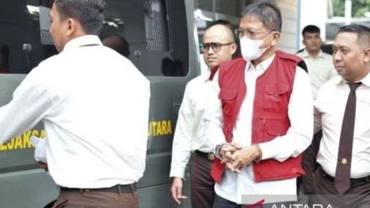 Mantan Kepala Dinas BMBK Sumut, Bambang Pardede, divonis 7,5 tahun penjara oleh Pengadilan Tinggi Medan karena korupsi proyek jalan di Kabupaten Toba tahun 2021.