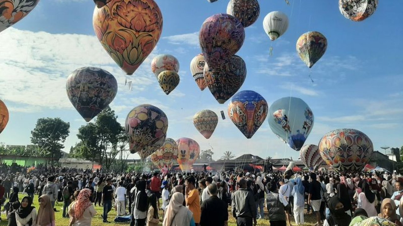 Kementerian Perhubungan (Kemenhub) menekankan keselamatan penerbangan dalam Festival Balon Udara di Pekalongan, Jawa Tengah, dengan memastikan penerapan aturan PM 40 Tahun 2018 guna mencegah kecelakaan udara.