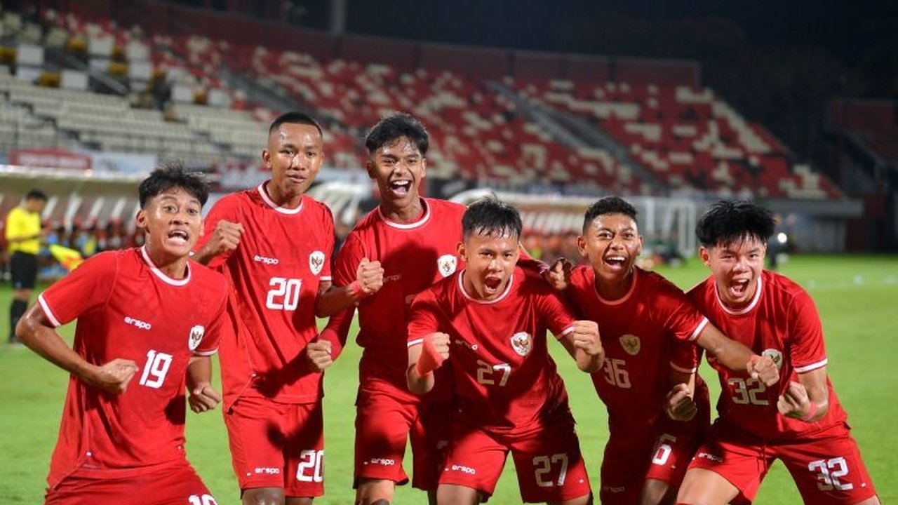 Ketua Umum PSSI, Erick Thohir, memberikan motivasi kepada Timnas U-17 Indonesia untuk berani mengejar target lolos ke Piala Dunia U-17 melalui Piala Asia U-17 2025 di Arab Saudi.